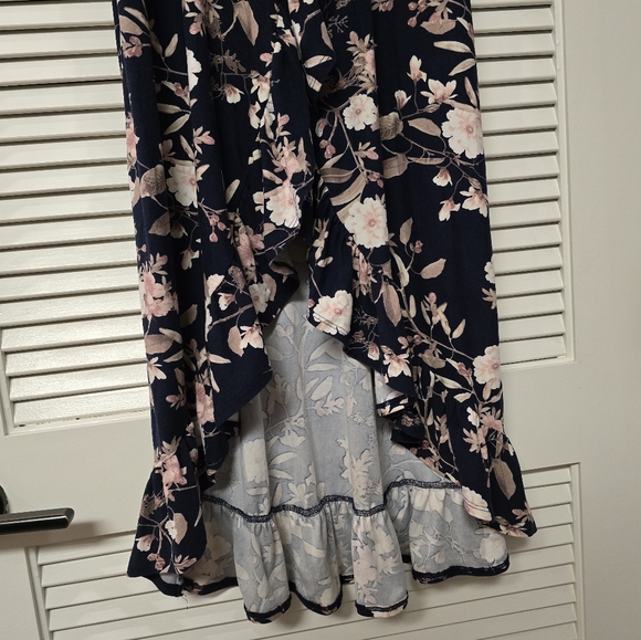 Stella Tweed - FloralShort-Sleeve Asymmetrical Maxi Dress - Picture 5 of 7